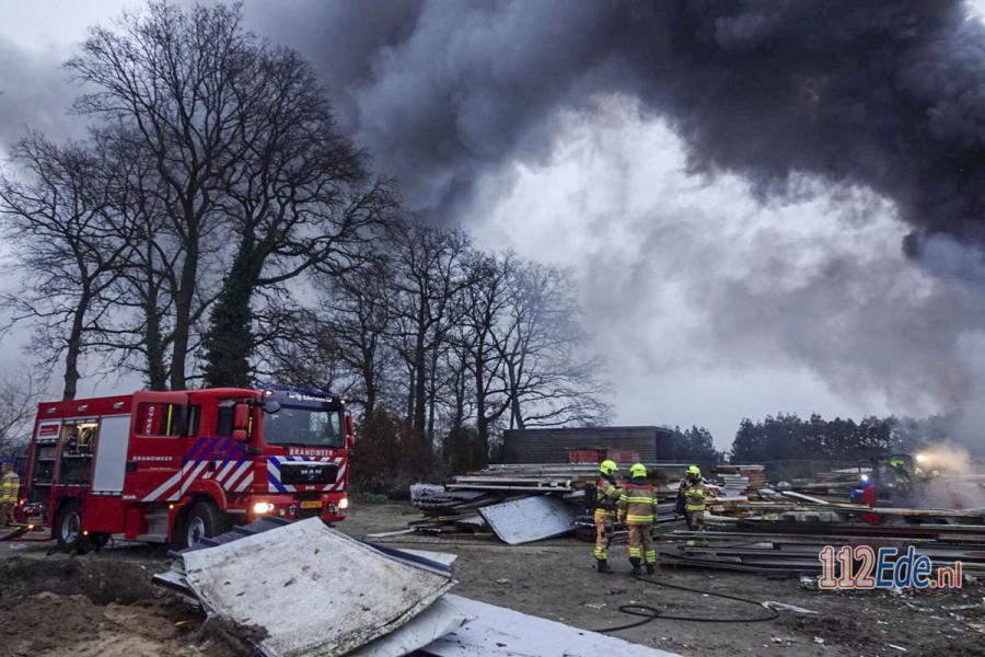 🚨 Zwarte rookwolken bij buitenbrand in #Ederveen 112.press/QvXPJ7 112Ede https://t.co/RYAGrFCymX