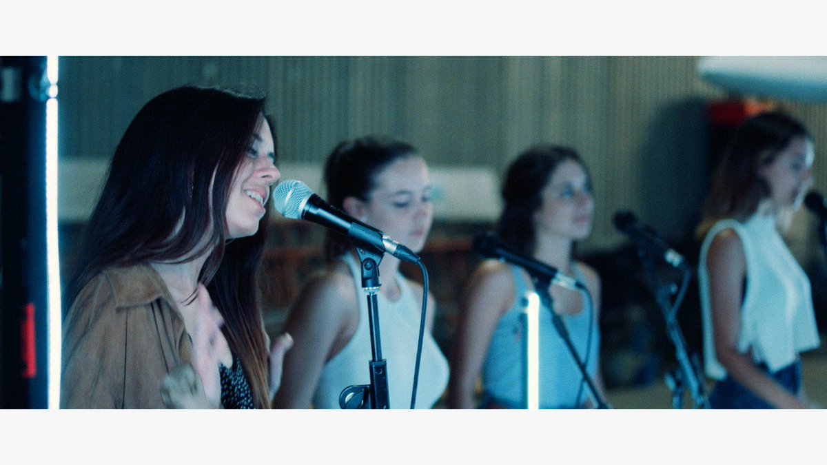 jokbmusica's tweet photo. Família!! 🍍✨
Avui estrenem un dels temes més especials del #VisualAlbum2019 en col·laboració amb Maria Farrés, Carlota Busquets i Sara Roy ❤❤
🔥"SI HO FES" 🔥Estarà disponible a totes les plataformes avui!!
Stay tuned!🍍
#JoKB #Ohana #VisualAlbum2019 #SiHoFes https://t.co/nyvEnJaoWk