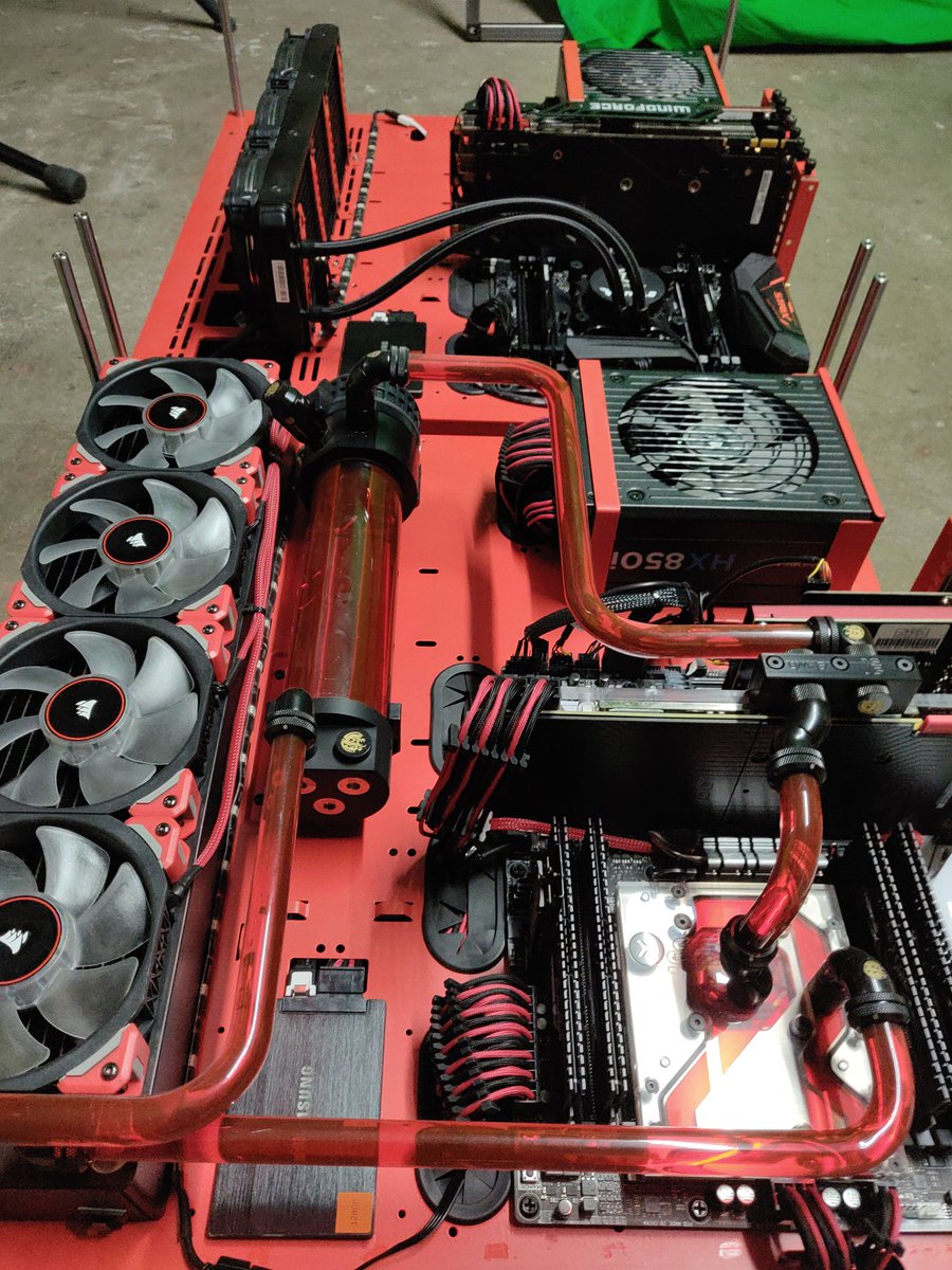 CarpNPlay's tweet photo. Es passiert was 🤣 Habe aber noch einiges an Arbeit vor mir 😅
#twitch #stream #casemoding #casemod #carpnplay #livestreamer #twitchde https://t.co/4wKNqgEfKU