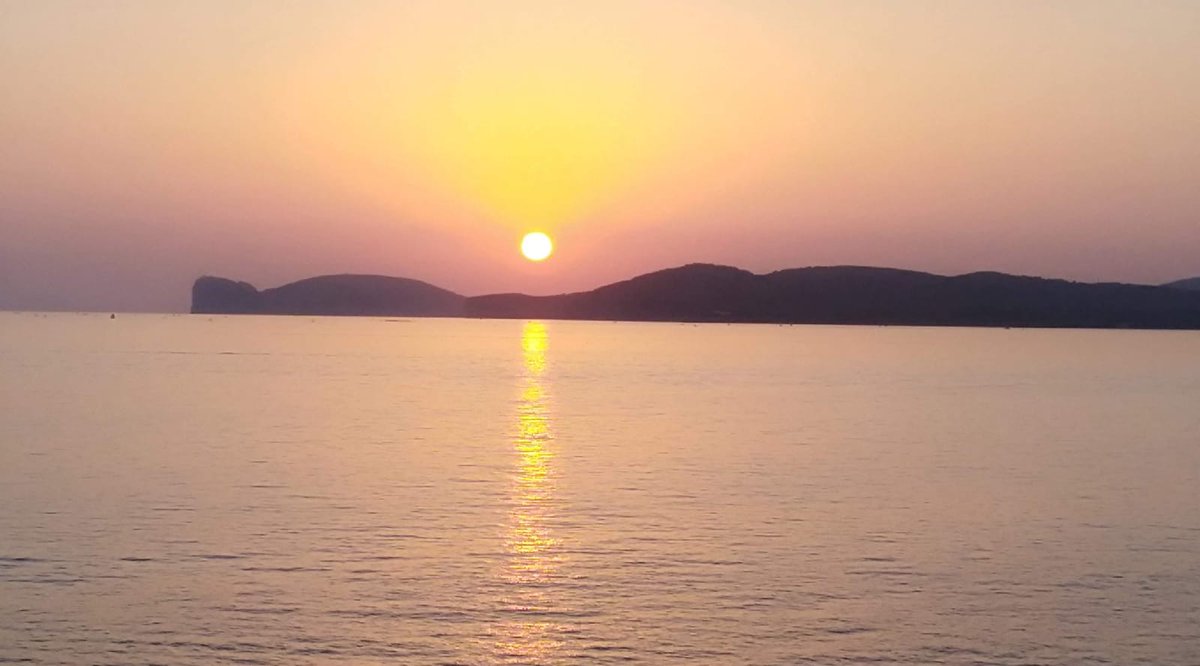 sardegna_di's tweet photo. #RicordoDel2018 tramonto #Algherese ❤❤ https://t.co/PYdTNELWjU
