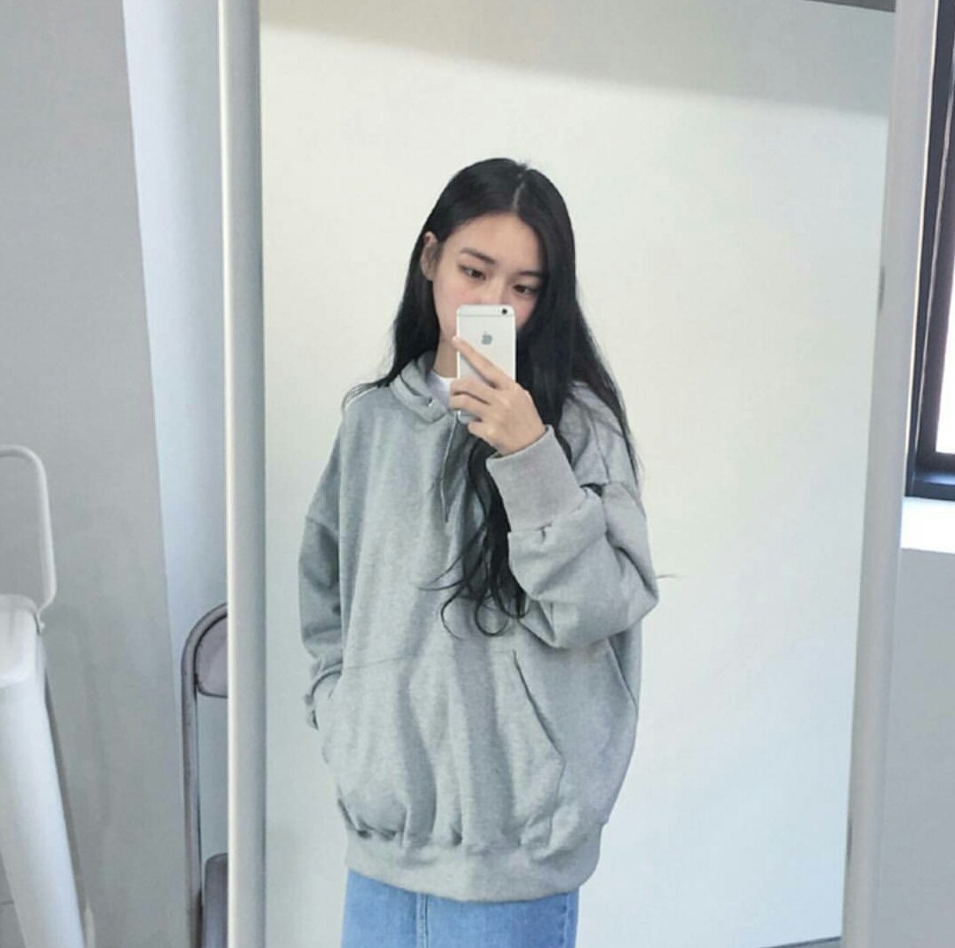 SF01KJ's tweet photo. Foto tirada de manhã cedo mostrando o look ideal pra ouvir blablabla na aula. https://t.co/a7f0buyOIP