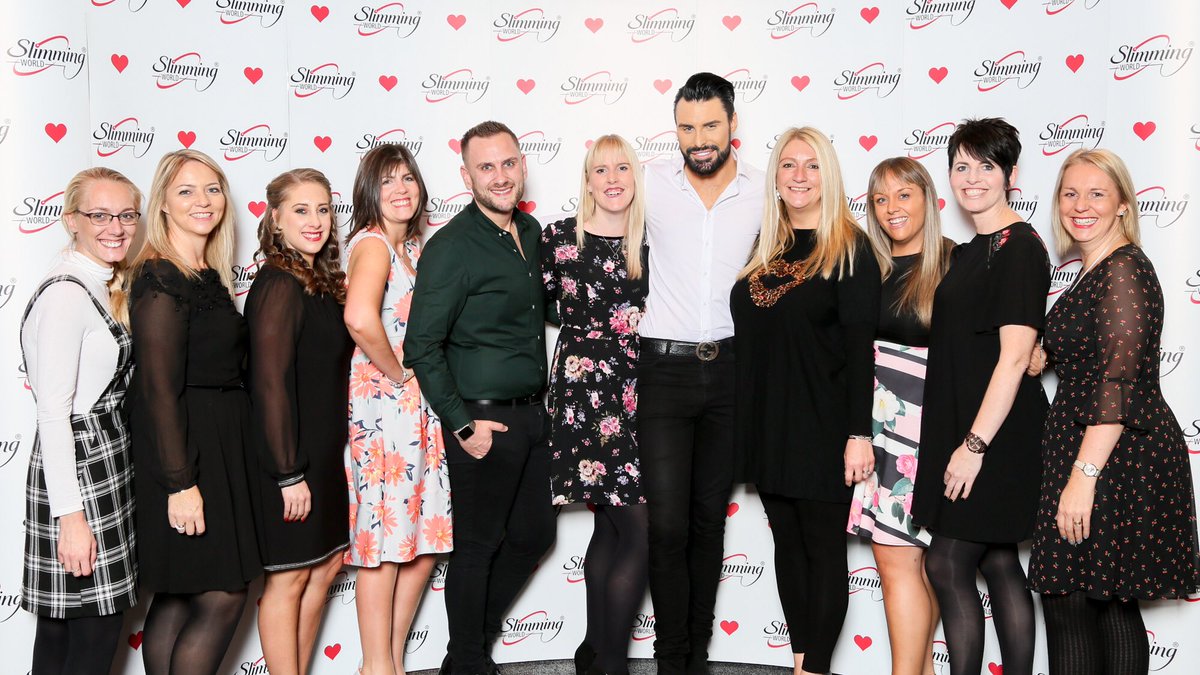 emzy611's tweet photo. It’s not everyday you get to meet a celeb with work. Throw back to #November and the @SlimmingWorld #womanoftheyear ball in #Birmingham meeting @Rylan @xlynseyx @Dawnswwest1 @kellymitchellsw @smithyrac https://t.co/pQn0idCUpE