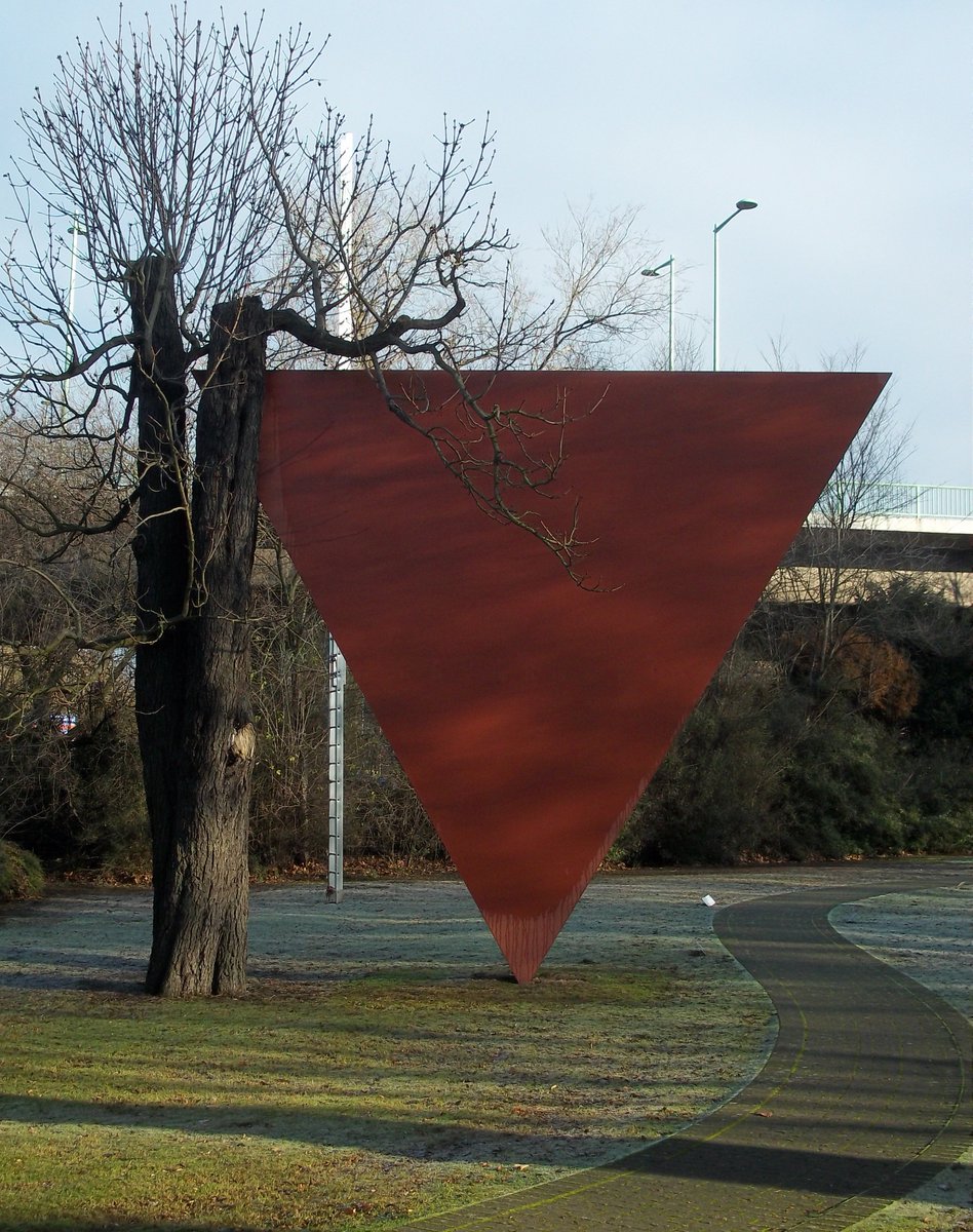 Mathematiques75's tweet photo. Des sculptures géométriques au Skulpturenpark de Cologne. #MathsEtArt #RegardDeGéomètre #Köln #MauroStaccioli #HubertKiecol #AnishKapoor #JamesLeeByars #LaFindeBabylone #KölnSkulptur https://t.co/A0mpYEZNap