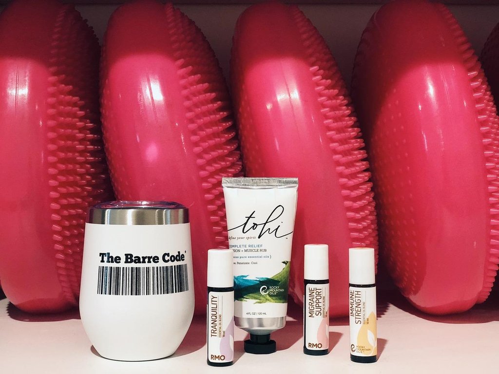 BarreCode_Fish's tweet image. At TBC, we believe in feeling your best, inside &amp;amp; out. Go follow @thebarrecode to win our national giveaway with @rockymountainoils, a pure, natural, and therapeutic essential oils/essential oil based product brand that gives you the perfect post season vibes. #BarreCodeNation