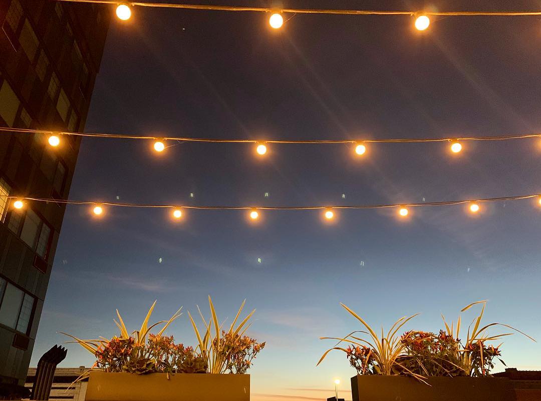 Friday night lights. 📸: @mackjohnpr