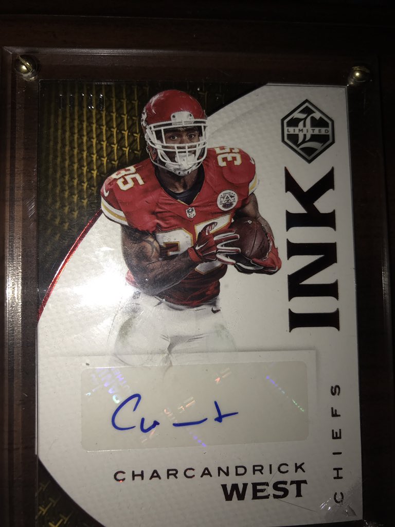 chiefsnation52's tweet image. Pulled my favorite players signed card today already got him framed up #ChiefsKindgom #MVPpat #SuperBowlLIII @Charcandrick26