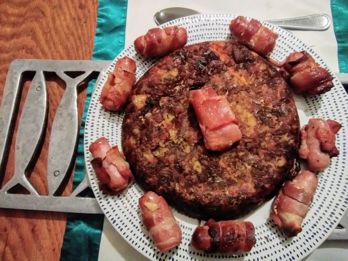 #LeftoversRecipe <a href="/JoshTilt/">Josh Tilt</a> <a href="/johnhughes37jo1/">John Hughes</a> proper chefs dinner, bubble and squeak <a href="/Ethanclarke13/">Ethan clarke</a> <a href="/EllyWentworth/">Elly Wentworth</a> <a href="/ChefDarrin/">Darrin</a>