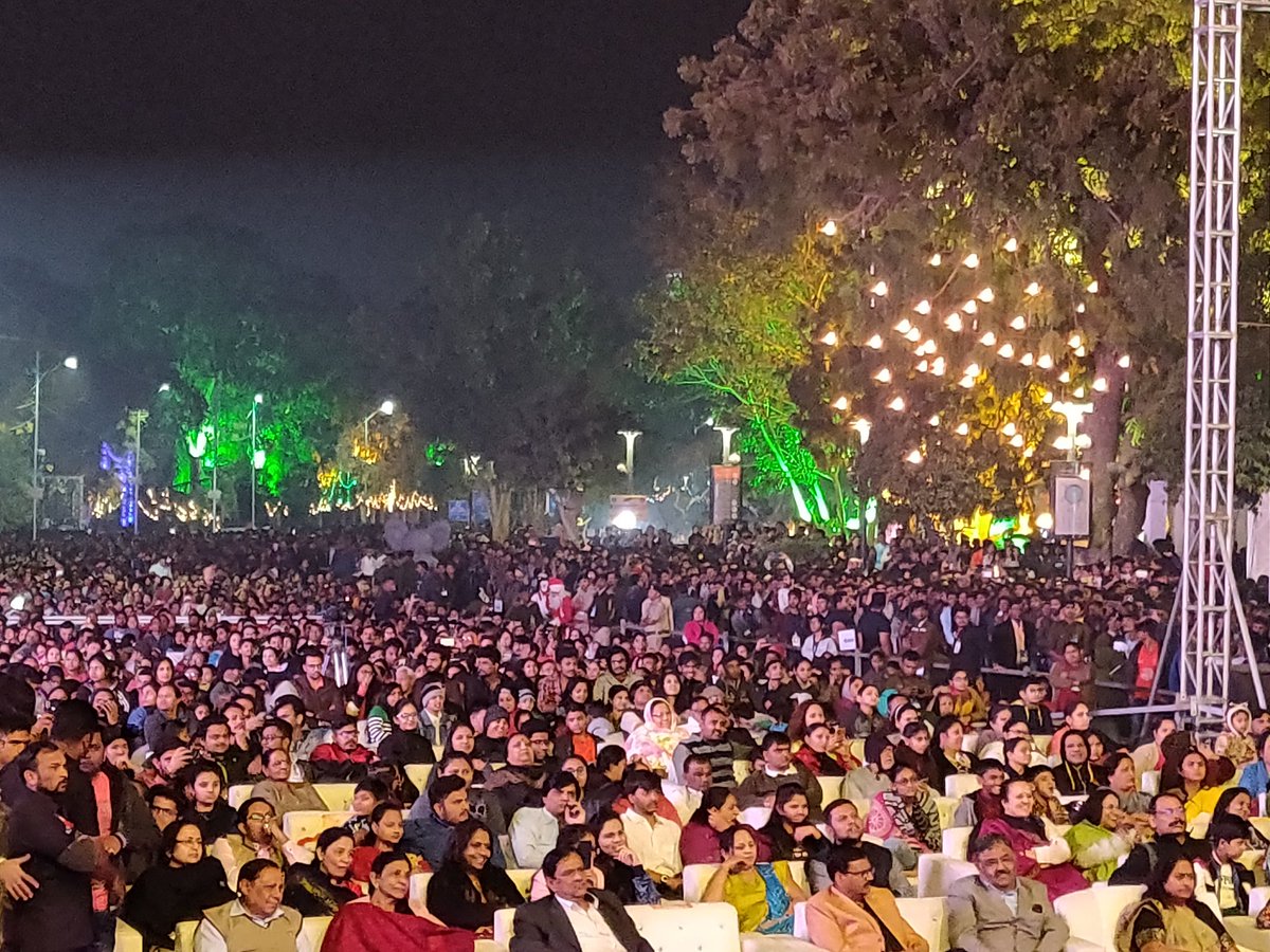 ibijalpatel's tweet photo. Day 4 #KankariaCarnival2018
@Aishwarya_TM
@AmdavadAMC https://t.co/QfGXaak7gk
