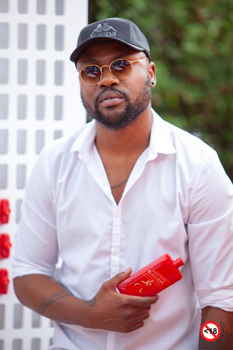 ReasonHD's tweet photo. Come to the Old Biscuit Mill in Cape Town Tomorrow round midday!!
Come post and snap with me and you could get a tray of  @JohnnieWalkerSA #PocketScoth to take home!!!  #RedefineSummer  #JohnnieWalker https://t.co/gUBVpig6y4