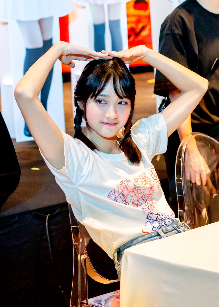 AiAkidora's tweet image. เหมือนบอสจะว่าง
ก่อนที่แก๊งทัวร์จีนนะเอาหนังสือกองเบ้อเริ่มให้บอสเซ็น

#Sweat16 #GoSweat #1stAnniversarySWEAT16
#ProudSweat16