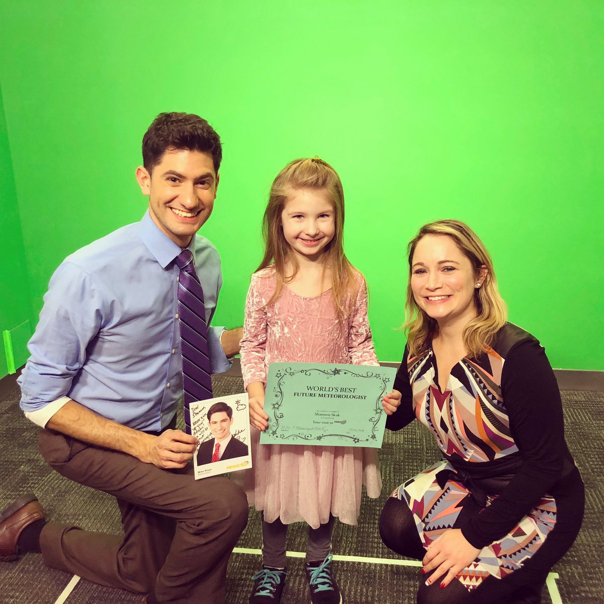 KatieVasquezTV's tweet photo. Shannon is only 5 and decided she wants to be a meteorologist. @Meteor_Mike showed her what it takes #weather #meteorology #careeradvice #hyperlocalforecast https://t.co/u2fHUAJlzr