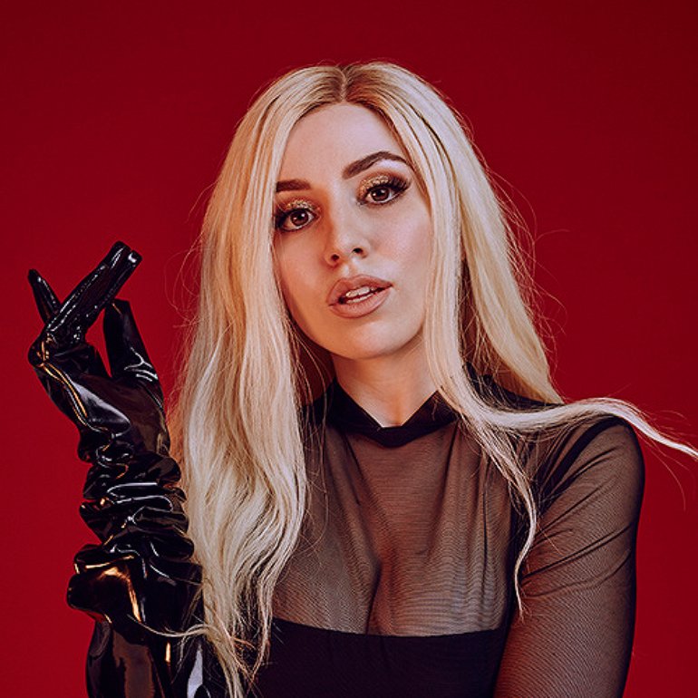 Team Albanians on Twitter: "Albanian-American singer @AVAMAX claims her  first Number 1 on the UK Official Singles Chart with "Sweet But Psycho"  👏🇦🇱 She is the third Albanian to achieve this, after @