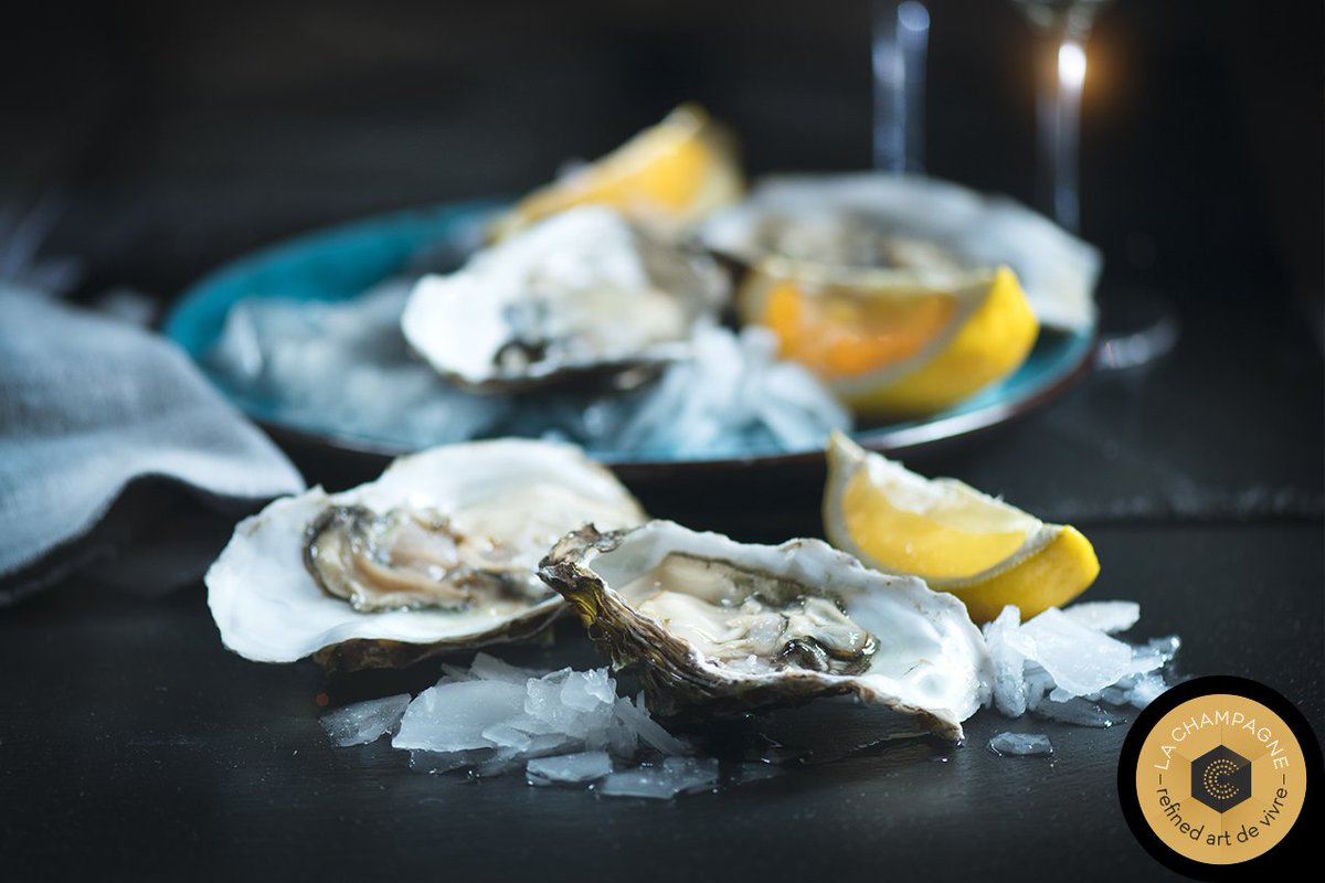 [ Accord spécial fête ]

Avec les huitres, préférez un #champagne blanc de blanc, vif, frais et léger.

--

[ Special Celebrate Agreement ]

With the oysters, prefer a white champagne, bright, fresh and light.