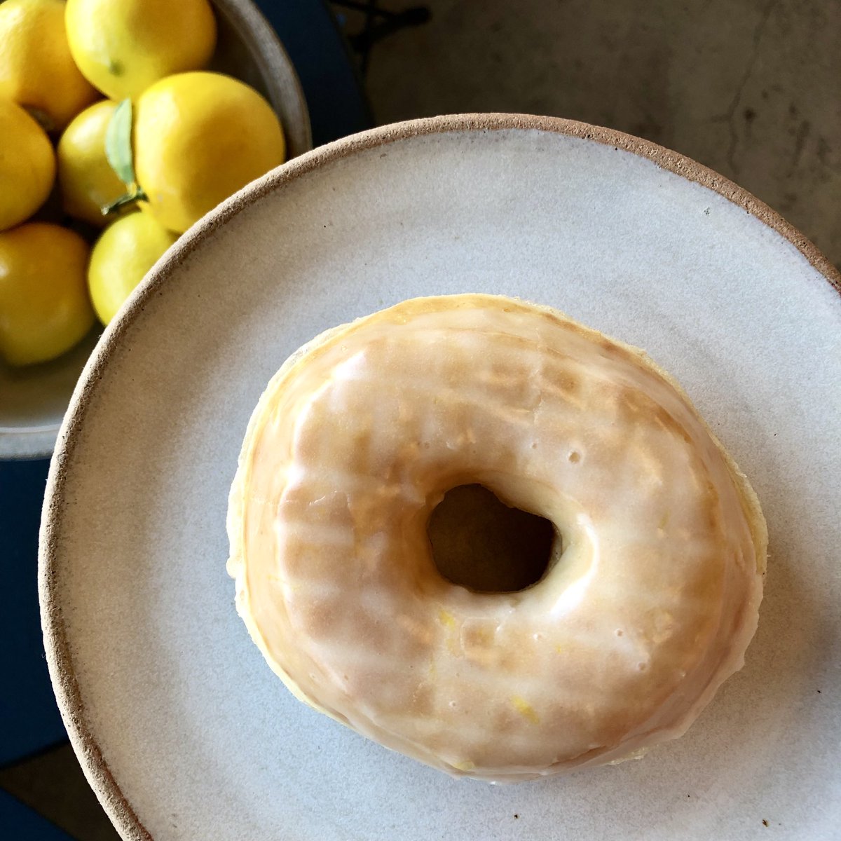 olibolidonuts's tweet photo. Yesterday we had an Alice Waters old school Chez Panisse moment and a friend of the shop brought in Meyer lemons from her backyard tree. Chef Brooke created and tested and now we have this beauty. #slowdough
#eatlocal #olibolidonuts #tustin #Donuts #FryDay #donutmafia https://t.co/LFgQDhLDMq