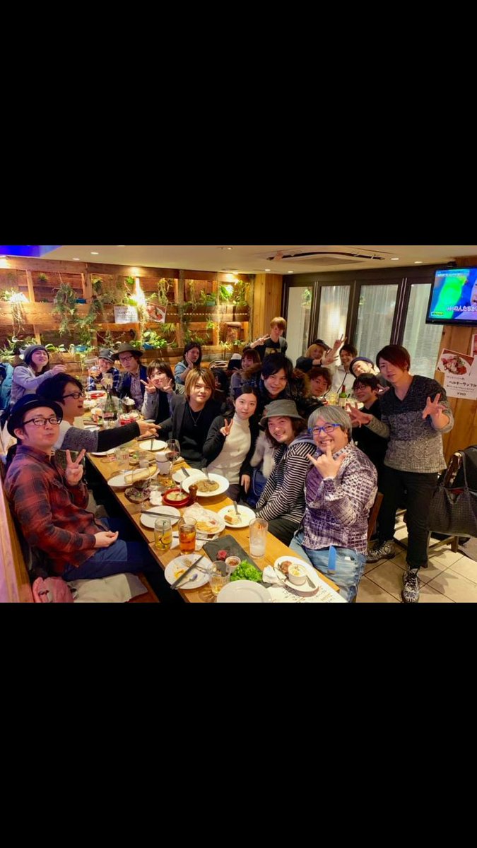 goro_murata's tweet photo. SLOTH MUSIC忘年会でしたー♪

こうやって一年頑張って健康に会えるのは素晴らしいですね◎

二次会は日本酒番長に指名され裏メニューの雪漫々を入れてもらいました（笑）

ありがとうございました！！ 

#slothmusic #忘年会 #雪漫々 #出羽桜酒造 #雪漫々大吟醸 https://t.co/U8AVHTLTjz