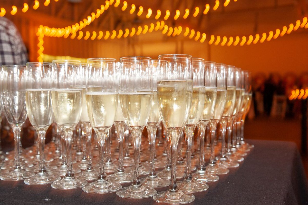 rbcellars's tweet photo. Ring in the New Year with music, champagne &amp; fireworks!
Dancing to cool DJ sounds, Karaoke, delicious bites, wine &amp; cider.
At 12pm: Champagne toast &amp; the SF fireworks seen from our patio. 9-12pm
Tix: $20.18
https://t.co/W9oK4oT28V
Includes food, festivities. Wine, cider 4 sale. https://t.co/0orPyKcYT0
