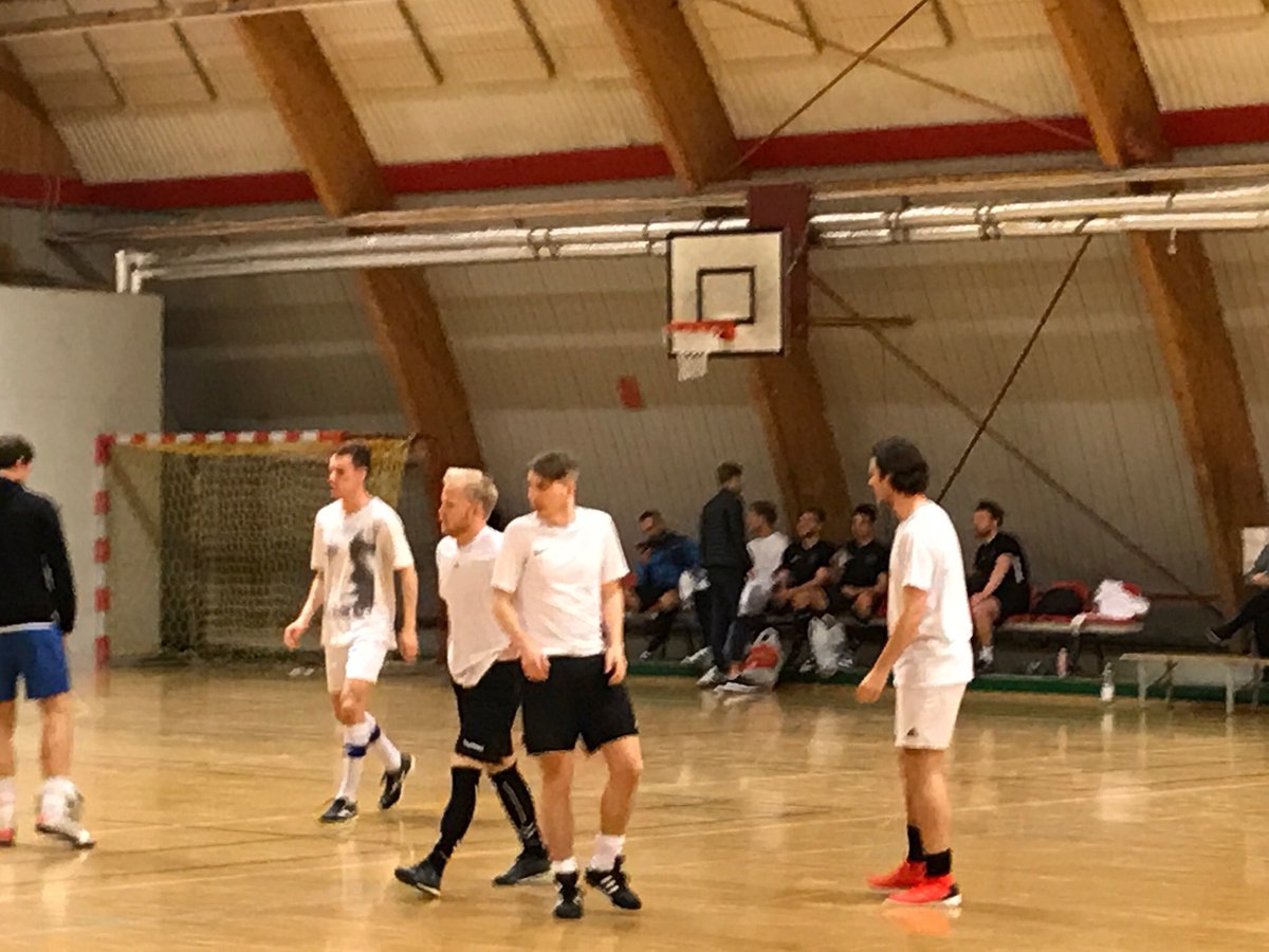 Del 2 av status egentrening; FC sexylove U want some...😳🙄 jepp, herrene Fredriksen, Muri, Færø, Schmitz og noen gamle helter stilte under dette navnet i julecupen.. Ingen ville ha, og de røk ut i sluttspillet- uten synlige skader av det....