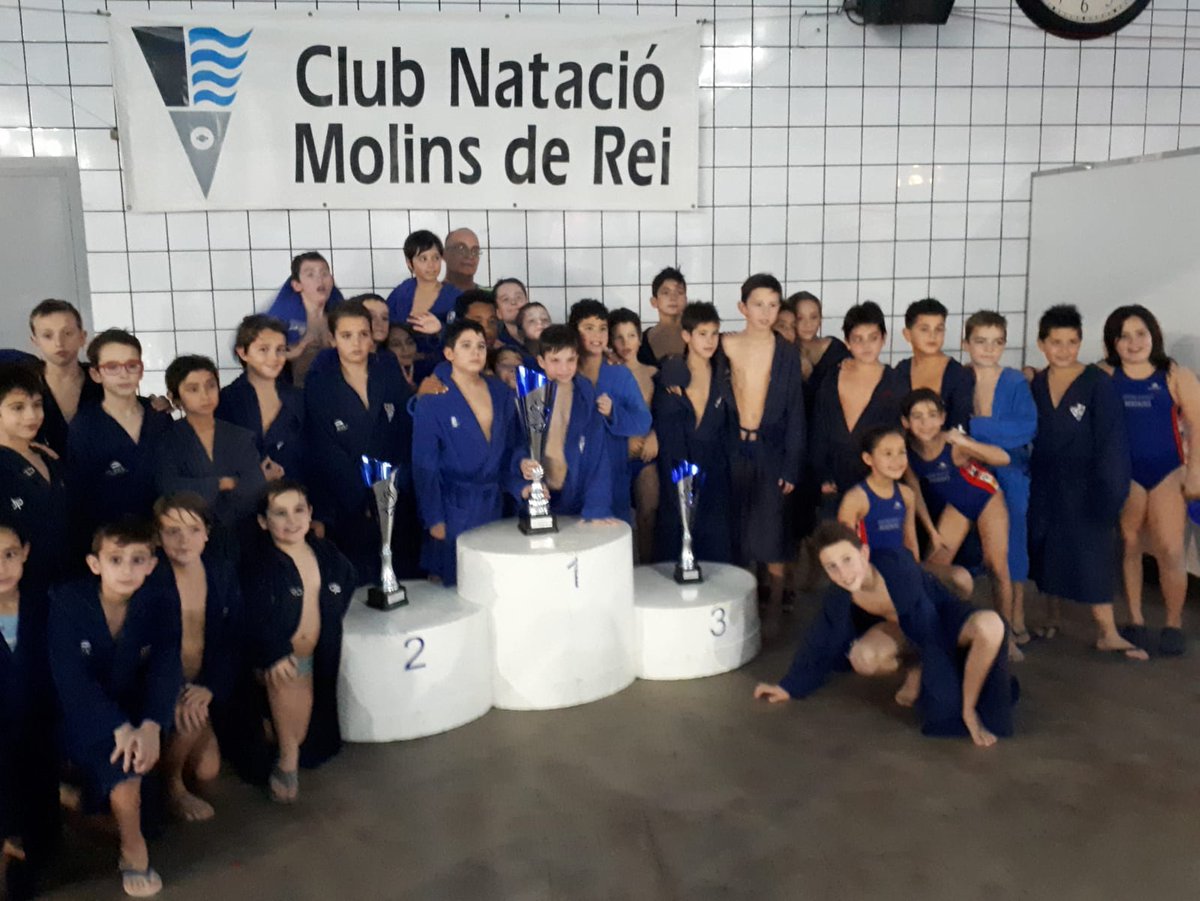 nataciocat's tweet photo. Campions i campiones de la #ChristmasCupBenj #waterpolo
1- @uehorta 
2- @CNBARCELONA 
3- @cnmataro 
Felicitats a totes i tots els participants i al @CN_Molins per l'organització 🔝🔝🔝 https://t.co/HvNjtERjCk
