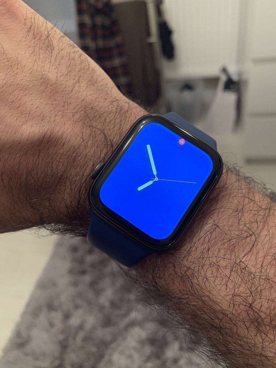 richie_rich77's tweet photo. Ooh new watch faces, when did this be a thingy? #solidcolour #AppleWatchSeries4 https://t.co/2B0KZkoVYl