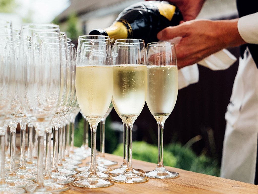 BRIXboston's tweet photo. Join us  in the #SouthEndBoston for Farmer Fizz- Grower Champagne. These small producers make some of the best Champagnes you have ever tasted. Find out what makes them so special tonight from 5-7pm. @WashGateMainSt @InkBlockBoston @SoWa_Boston #growerchampagne https://t.co/39n1fM5hi4