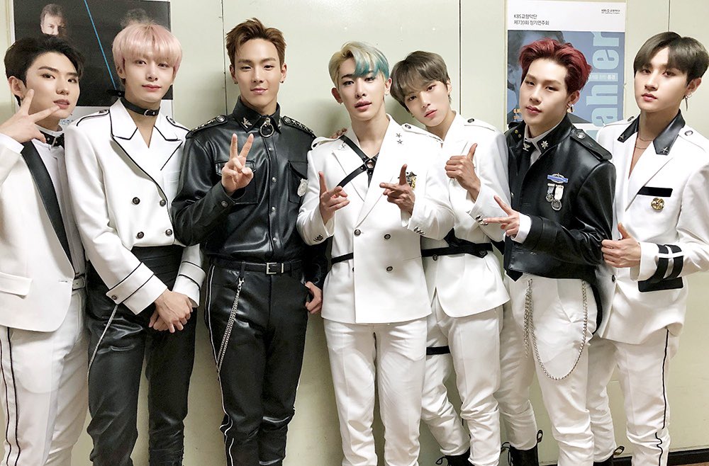 MonbebeBrasil_'s tweet photo. Trad.: 281218 @OfficialMonstaX 
[#MONSTA_X]
181228 #몬스타엑스
📌 2018 KBS #GayoDaechugje Completado

Vocês estiveram conosco até tarde
Muito obrigado #Monbebe😀
Tenham uma #MonNight 😴❤️

#MONSTAX #ShootOut https://t.co/rZbIsVXAWc