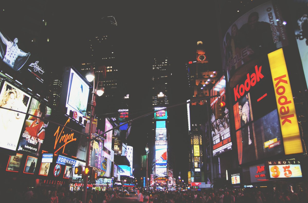 YesDiner's tweet photo. TIMES SQUARE NEW YEARS EVE RESTAURANTS - @balldropcom
https://t.co/Bgr7543XYB

@TimesSquareNYC #balldrop #timesquare https://t.co/ZwswMLIfFf