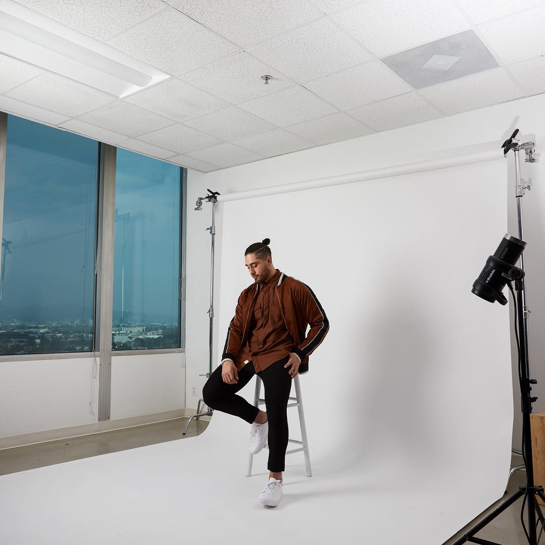 fivefour's tweet image. All the way from AZ 🙌 Shoutout to long time member of the club and menlo insider @gabe.swaba who stopped by the Menlo HQ and getting geared up for the season ❄️

Check out his interview and how he incorporates #fivefour in his lifestyle
Click Here: bit.ly/menlogabeswaba