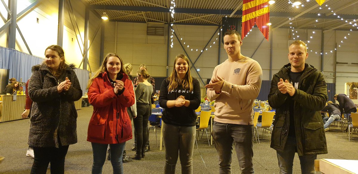 CorVerkade's tweet photo. Zelden me zo welkom gevoeld als na dit spontane welkomsapplaus bij de kerstconferentie van de @HGJB_Jeugdwerk alwaar ik vanavond op hoop van zegen ter ere Gods en opbouw van Zijn gemeente uurtje mee mag doen met college-tour!  @central2018 #HGJB #KC2018 https://t.co/h2MQ5LOOvm