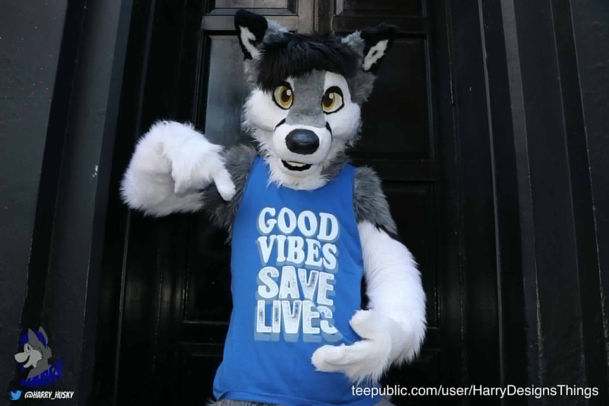 MurdockFox87's tweet photo. Happy #FursuitFriday :3 have a fab New Years from your fav fox. ❤ Sending you all love and good wishes for the new year all the best ❤ from me and @ArtyMadCow #cutefix #cutesuits #funnyfarmmakers https://t.co/pQ2l8ReS6Z