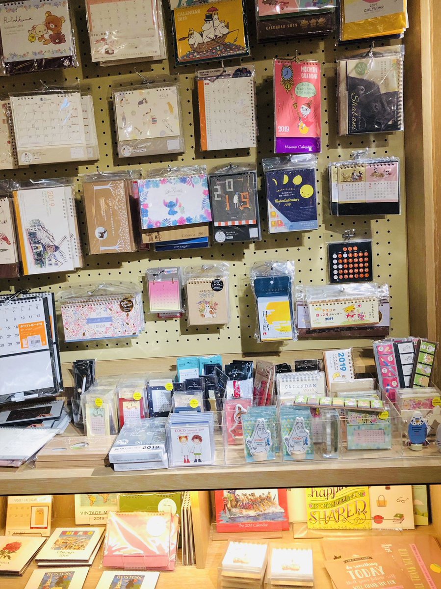 Himekuri 公式 ショウさん 香港 誠品生活尖沙咀店 こちらにもhimekuri置いてありますよ あれ 文房具柄とねこ柄 表紙の色違うのわかります 海外版なんですよー 日本語版とちょっと絵柄が違うんです Himekuri 誠品生活 誠品生活尖沙咀店 香港 Himekuri 公式 ショウさん 香港 誠品生活尖沙咀店 こちらにもhimekuri置いてありますよ あれ 文房具柄とねこ柄 表紙の色違うのわかります 海外版なんですよー 日本語版とちょっと絵柄が違うんです Himekuri 誠品生活 誠品生活尖沙咀店 香港