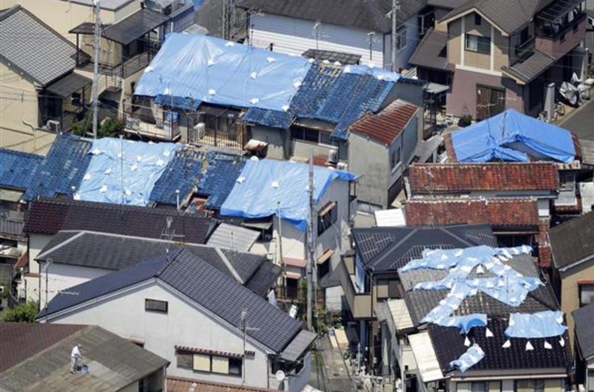 mori_arch_econo's tweet photo. 大阪府知事と市長らに一言、申しておく。すでに住民投票で都構想は完全否決されとんのに、なんで君らがまたオカワリしたがるのか理解不能。それより今、最優先ですべきことは、大阪の普通の街の都市施設整備や災害対策。あの地震もあの台風も今年の夏のことやねんで。半年もたっとらんのやで… https://t.co/smo7opfarq