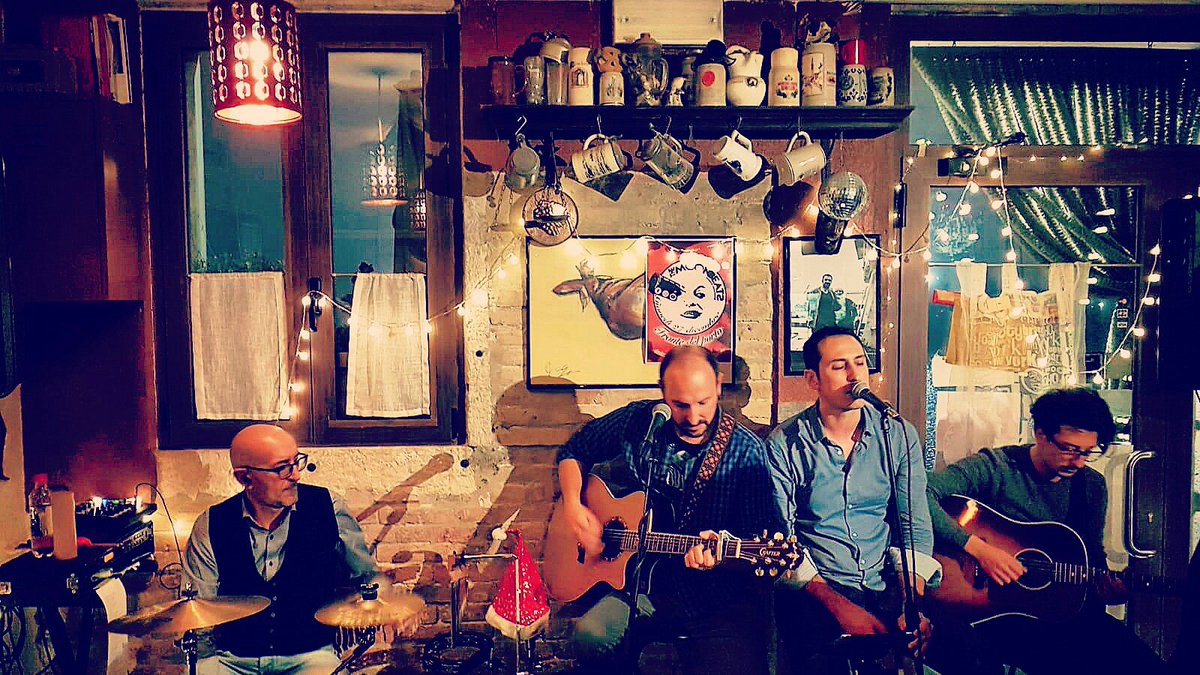 themoonbeats's tweet image. Un'altra splendida serata al Fronte. Grazie dell'ospitalità di @pino_natola e agli ottimi piatti cucinati dalla grande Giuliana @fronte_del_porto_chioggia 
Grazie a tutti quelli che hanno partecipato! ✌😊
#moonbeatsband