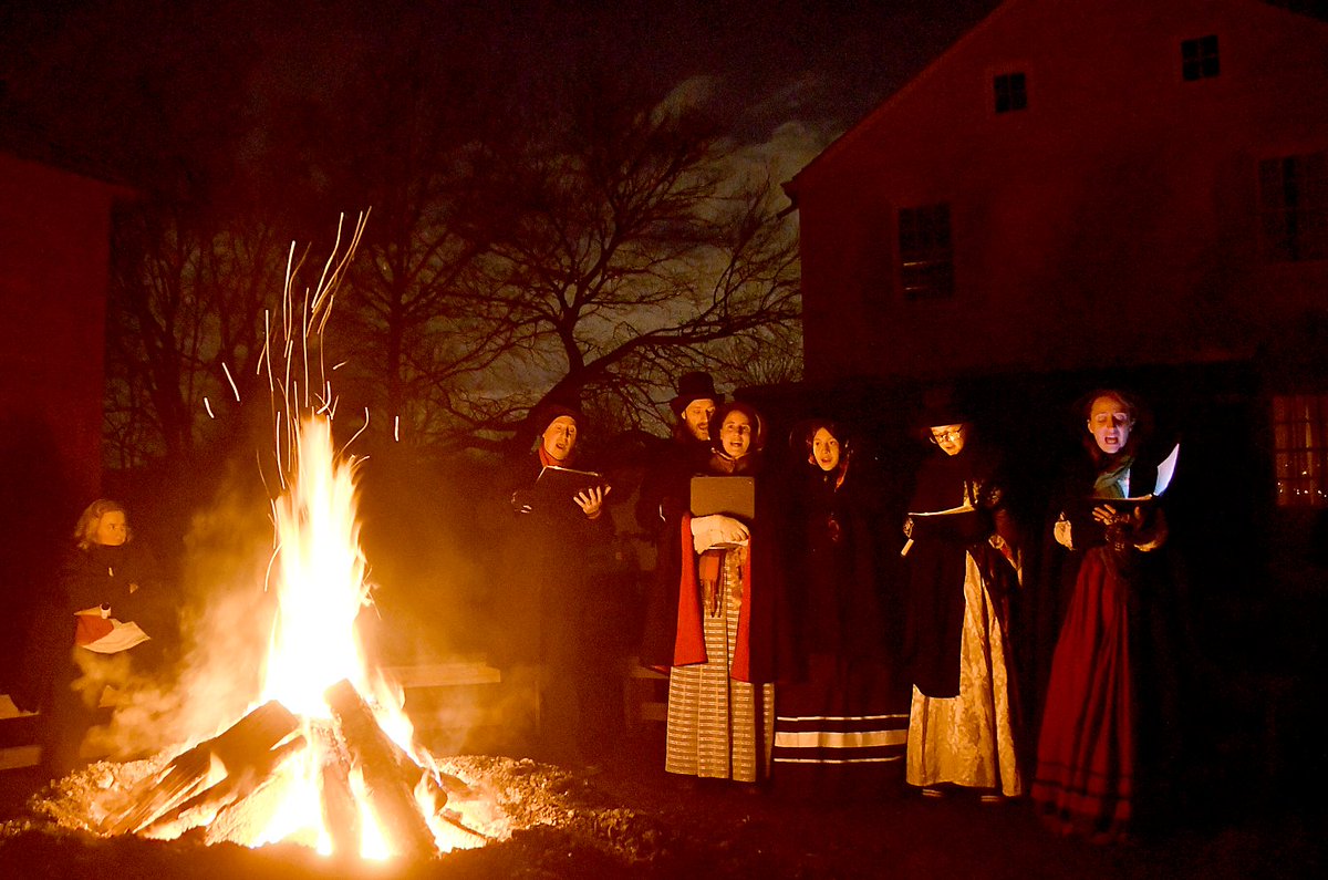 TravelFeatures's tweet photo. #CandlelightEvening in Old Bethpage Village Restoration Warms the Heart, Soothes the Soul โ Going Places, Far & Near https://t.co/68kJf4b2BA #NassauCounty #Christmas #OBVR #OldBethpageVillage #HolidayHappenings #LongIsland #historicplaces https://t.co/4ubAF1qJbk