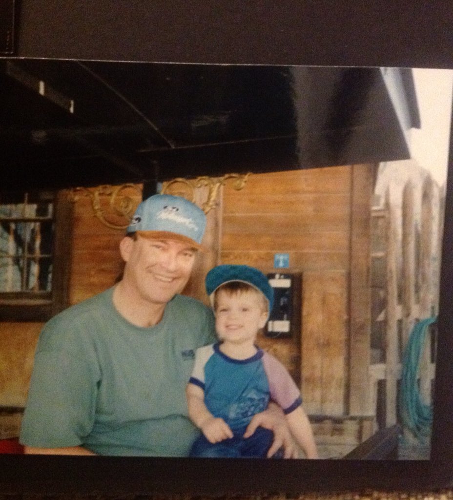NunziaInsanity's tweet photo. #FridayThoughts
A #Tribute to #JimBurgess #1Year 🙌🏼🎶
#AnAwesomeSongWriter
#Multi Instrumental #Musician
#AWonderfulHusband
#ACoolDad
#MusicMentorExtraordinaire
Our #LovedOnes are never really gone...
Exciting 🎶 things to follow..#SOIForever 🎼 https://t.co/CB5FIkuSvI