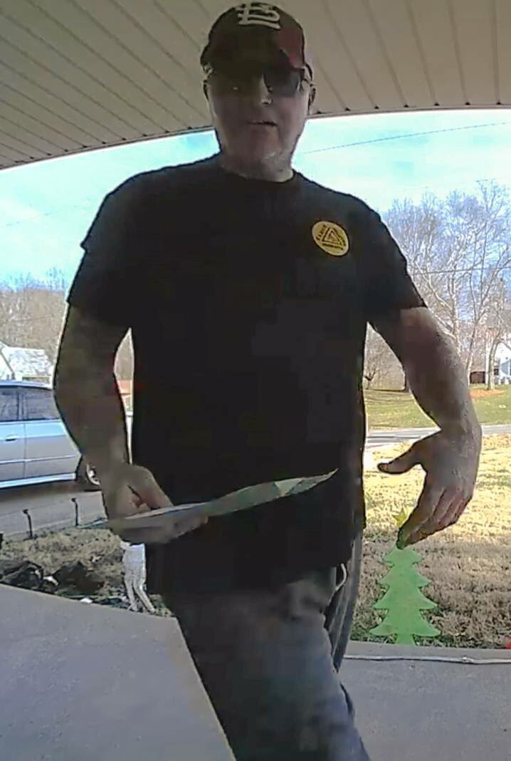 CapePolice's tweet photo. Help Identify! This subject is involved in stealing a package from the front porch of a residence on Old Hopper on Sunday. We have reason to believe he may be involved in other package thefts from residences leading up to Christmas.  573-335-6621 if you can ID! #CapeGirardeau https://t.co/9EOuvlRNR6