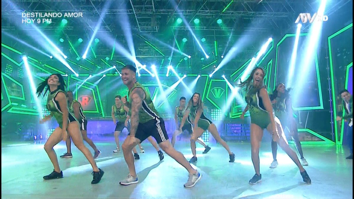 Combate_ATV's tweet image. ¡Día especial! Así se vivió la última emisión EN VIVO de COMBATE💚❤. Sigue la señal AQUÍ ► bit.ly/1FbDTrs | @atvpe