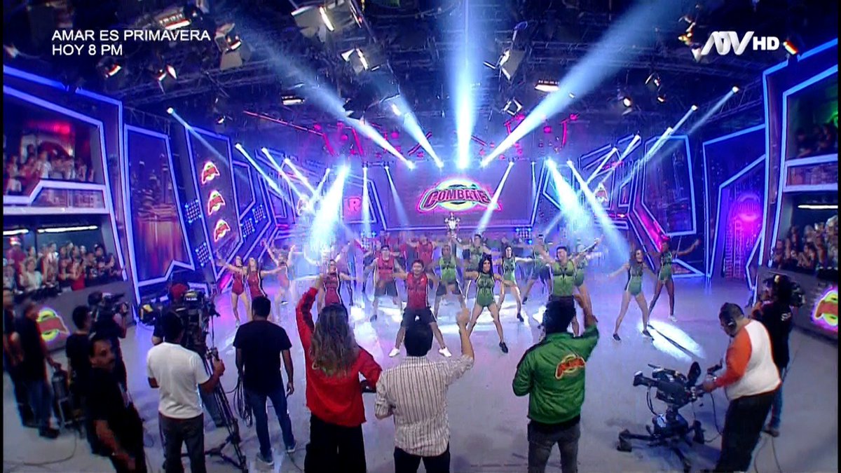 Combate_ATV's tweet image. ¡Día especial! Así se vivió la última emisión EN VIVO de COMBATE💚❤. Sigue la señal AQUÍ ► bit.ly/1FbDTrs | @atvpe