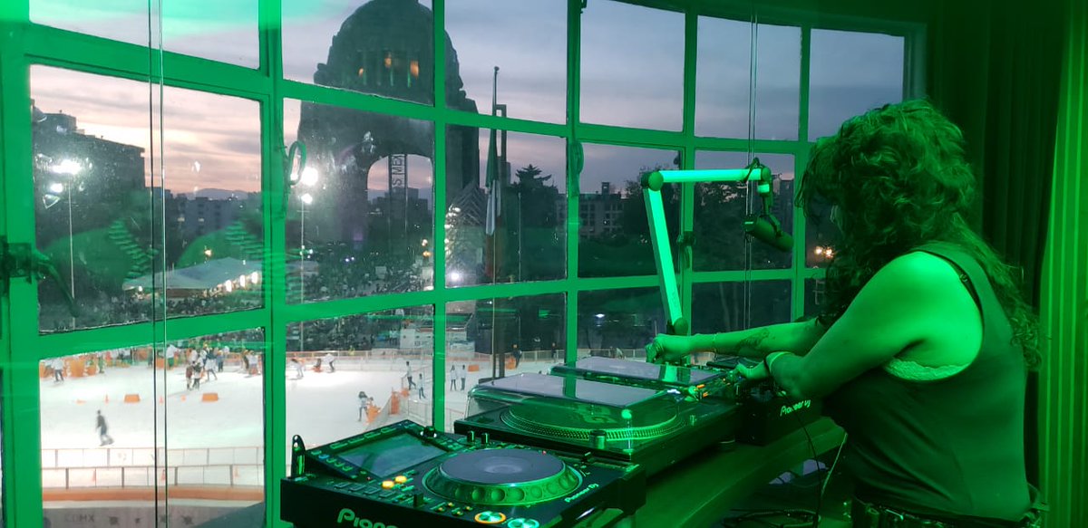 airelibre_fm's tweet image. En este momento Cris Cai del Sello #InCorrecto en Aire Libre 105.3 FM #LaNuevaRadioDeLaCDMX