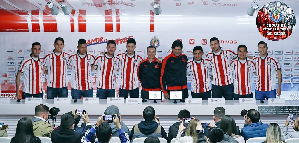 Chivas_Goleador's tweet photo. 🇵🇱¡PRESENTACIÓN DE LOS 9 JUGADORES DE CHIVAS! 🇵🇱
Todos ilusionados y comprometidos con el equipo desde el primer día, la afición también está ilusionada y queremos dar una vuelta más 🏆.
¡Vamos las Chivas, Carajo! ⚽️
¿Que les pareció los refuerzos?
#DraftMx #Chivas 🇲🇽 https://t.co/N1KvuIn3mE