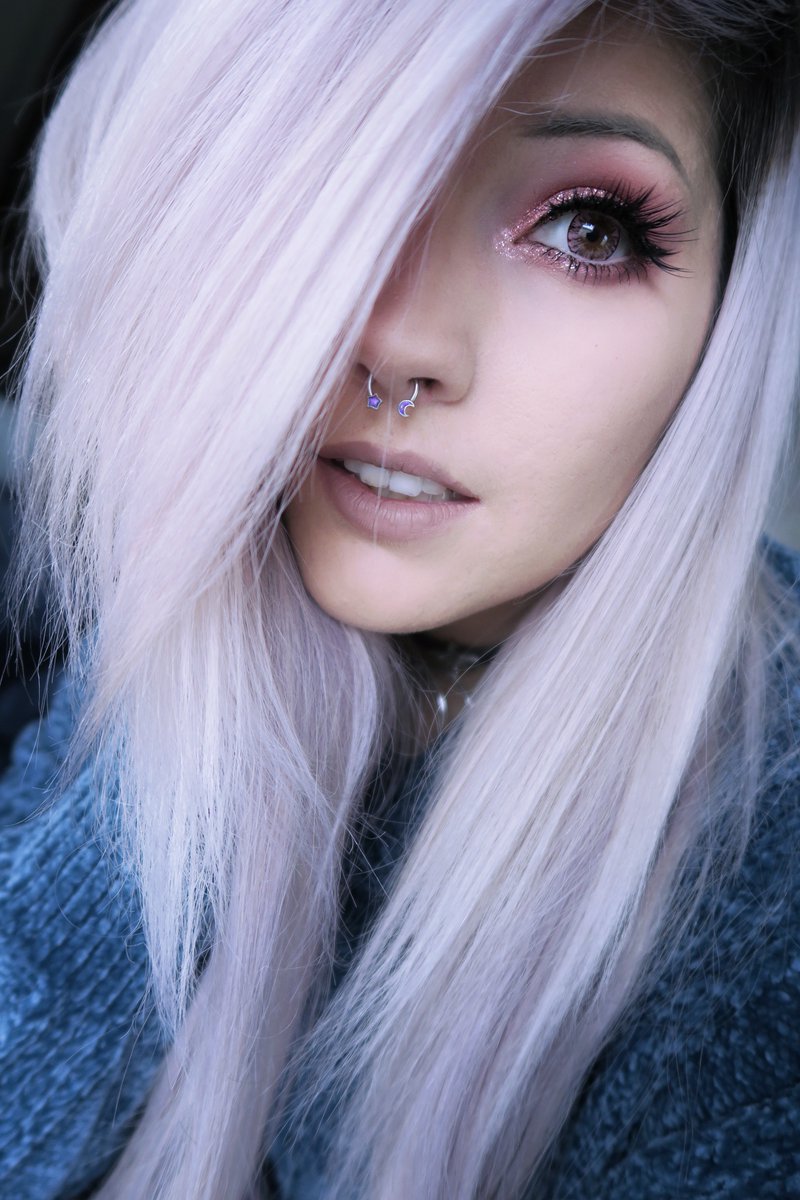 LedaCMuir's tweet photo. Happy Friday! 🦋✨
I'll probably be doing a live broadcast tonight on instagram. My @ is theledabunny if you want to watch later. I'll tell you guys the time as soon as I know. 💕 https://t.co/Nz7w5VwSH5