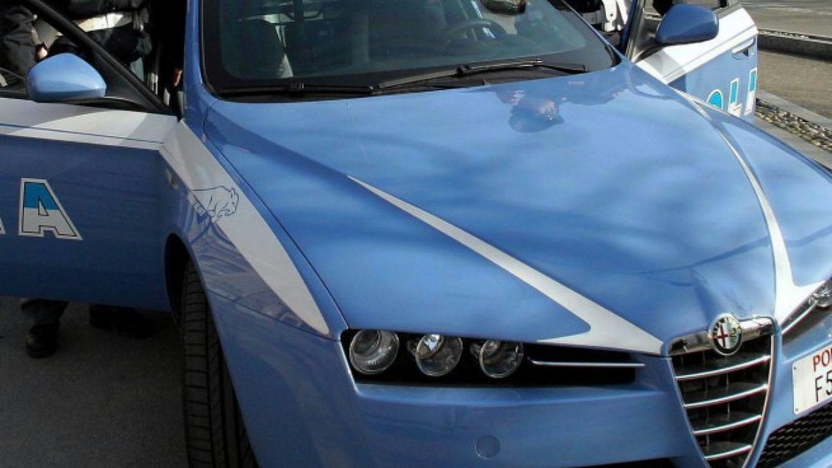 Parma, sola a Natale chiama il 113: gli agenti arrivano a farle compagnia parma.repubblica.it/cronaca/2018/1…