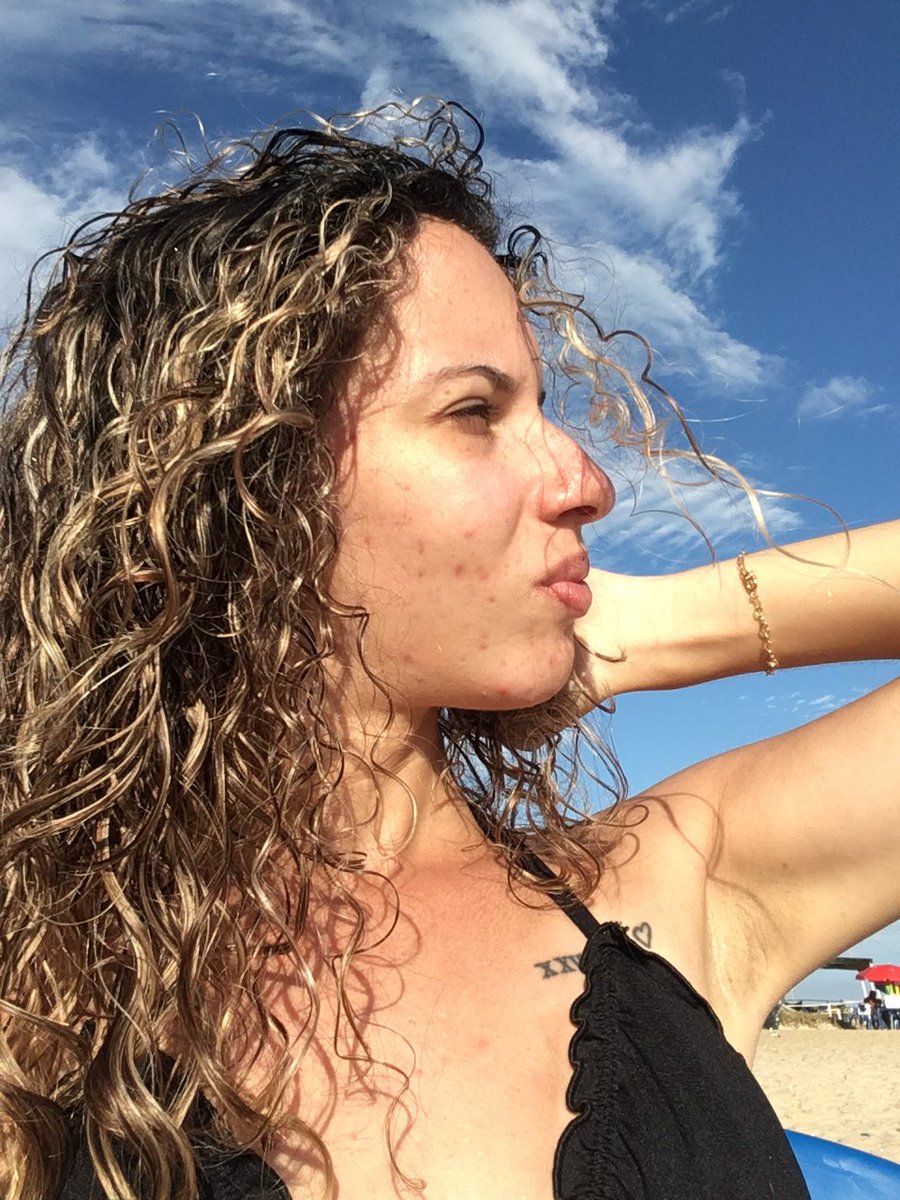 opsmi10's tweet photo. o vento e o ângulo n ajudou 🤷🏼‍♀️ 
#ultima #praia #doano 🏖 https://t.co/VZSFz0M5aw