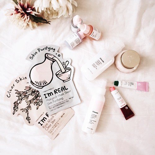 tonymolyuk's tweet photo. A sheet mask to purify the skin.
-
Infused with Aloe Extract, I’m Real Makgeolli Mask Sheet replenishes and moisturises the skin for a smooth, hydrated complexion. Made from a three-layer pulp sheet for increased absorption and deeper penetration, this effective mask is the … https://t.co/CkIyxzlN7h