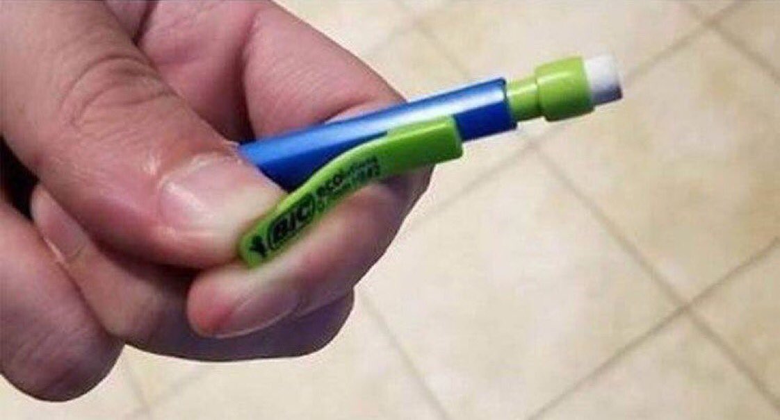 iamclxmnt's tweet image. mon cerveau: casse le 

moi : pk?

mon cerveau: tu doit le faire