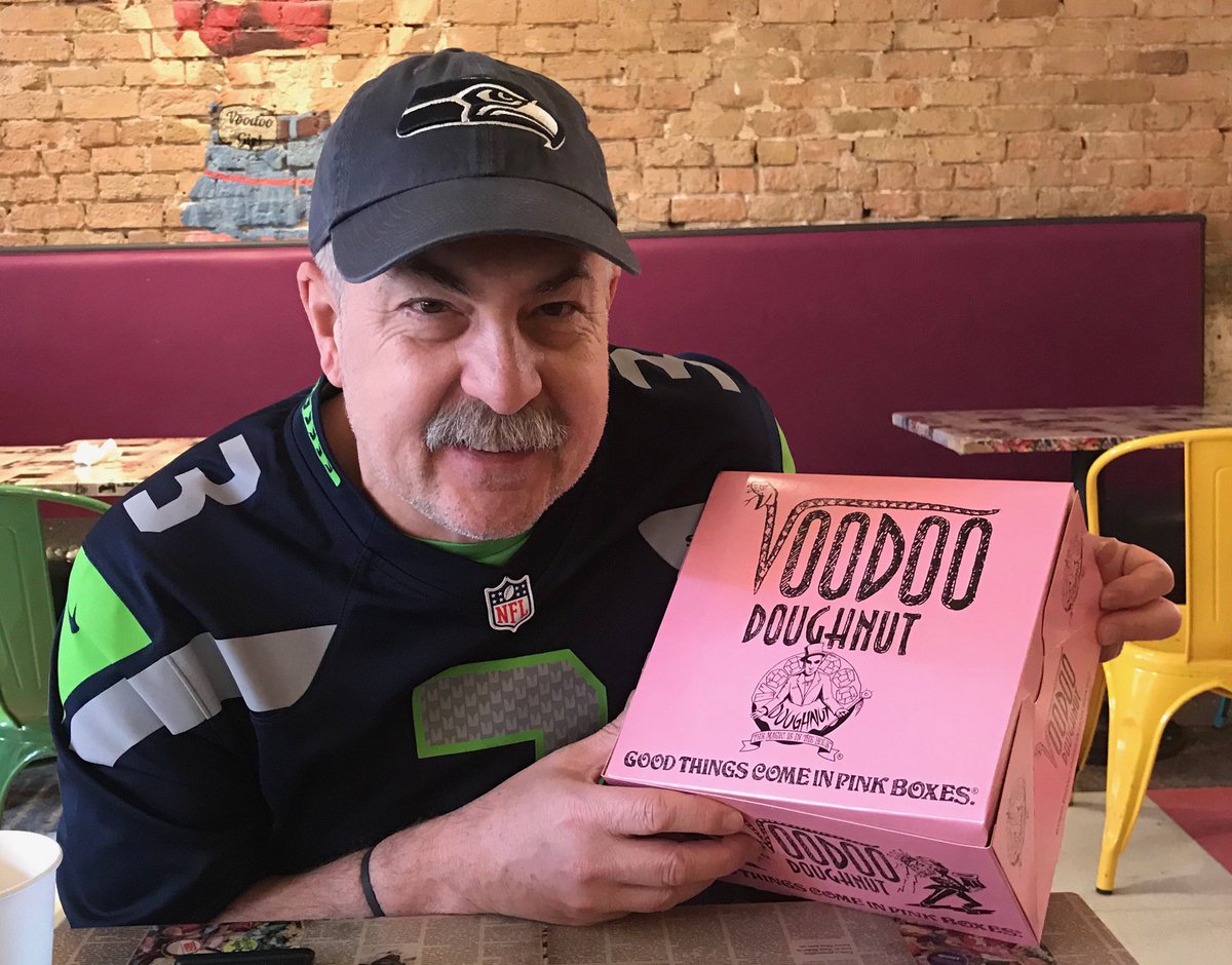 JackHunter61's tweet photo. Blue Friday in @Austin - am now in major gluten/sugar coma but totally worth it! @Q13FOX #twelfie https://t.co/EnJ8MFF6Oe