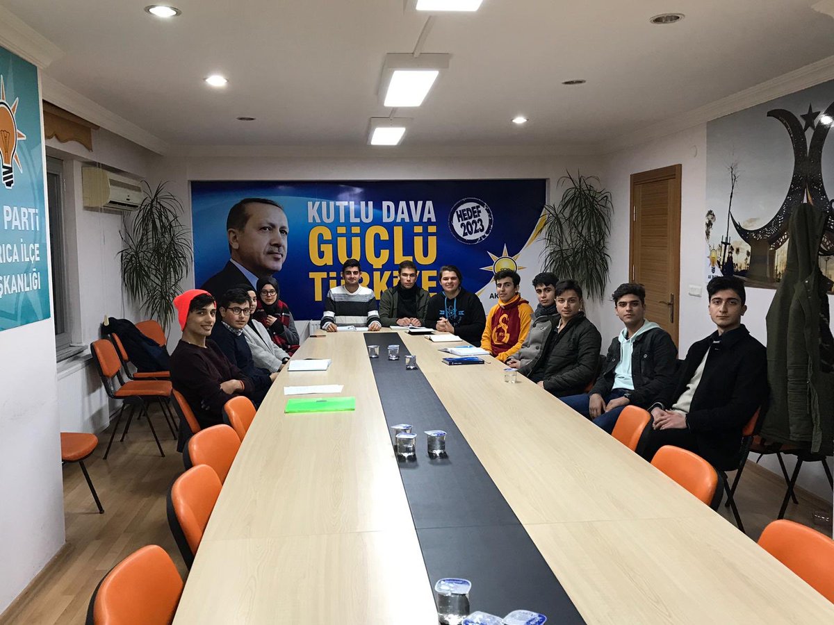 aklisedarica's tweet photo. Haftalık olağan yönetim kurulu toplantımızı gerçekleştirdik @ChRamazanoglu     @emrkhrman https://t.co/bcqycksbUt