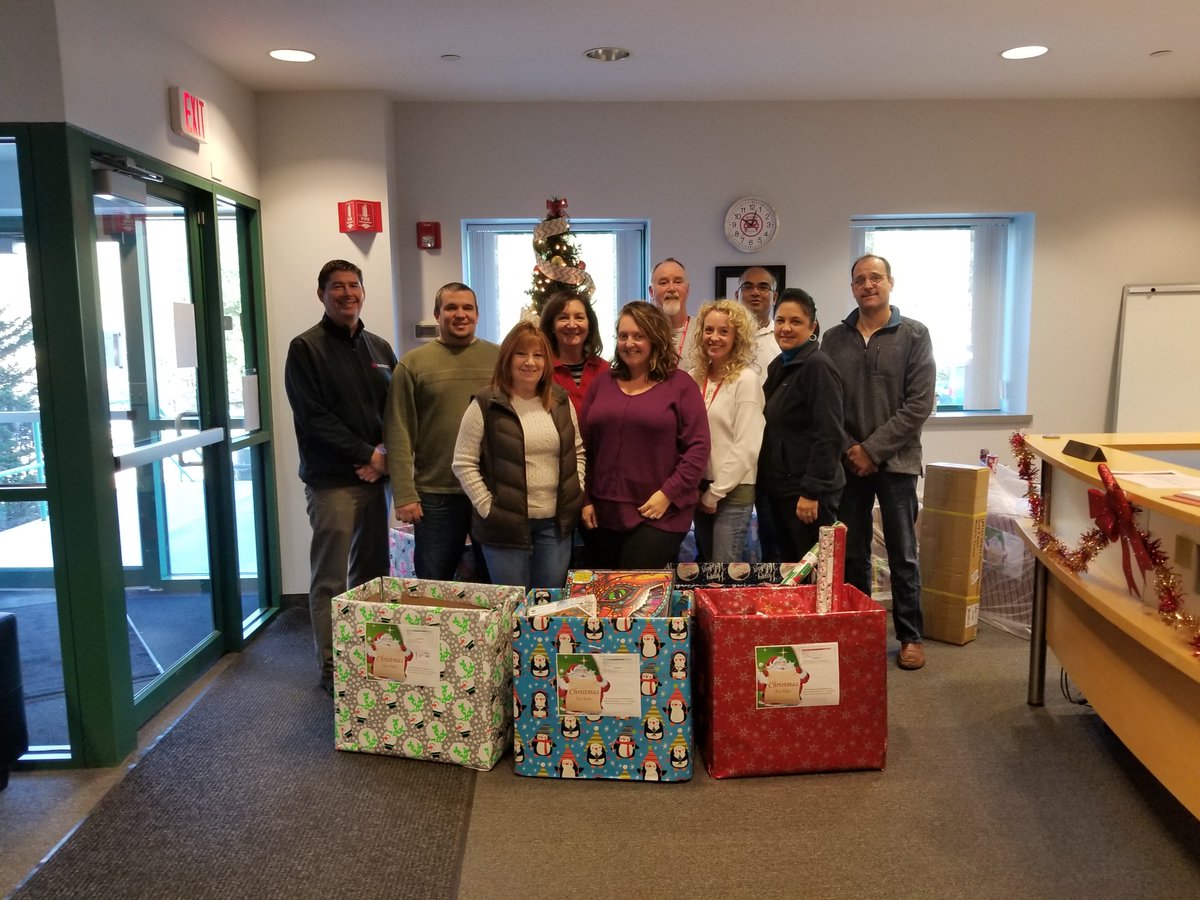 AutopartIntl's tweet photo. Every year we participate in Christmas for Kids to assist Santa with some holiday cheer! https://t.co/bjL40wnCo1