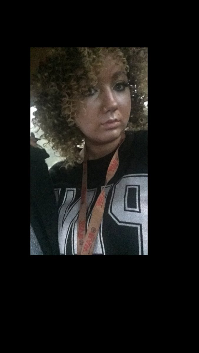 saradaniellep's tweet photo. @african_graph bitch look at me now look @ you. women are suppose to lift each other up and this world is full of cruel people like you. i’m fucking gorgeous i don’t need your opinion. go bully someone else so you’ll feel better about yourself https://t.co/losOKWUsFS