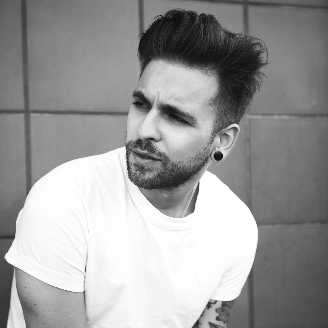 MusicTvOfficial's tweet photo. .@alessiobernabei a #DEEJAYOnIce: il nuovo anno parte da Riccione, poi il tour ⤵
https://t.co/qD5Ax1fCXo https://t.co/FZIOKZkm8R