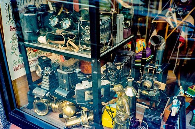 filmbeginnings's tweet photo. Antique Store - Olympus XA - Kodak Portra 400 - F.Zuiko 35mm f2.8 - f4 1/30 - Auto - Blog in bio. Film Once A Day page.

#filmphotography #filmisnotdead #35mm #ishootfilm #35mmfilm #filmcamera #believeinfilm #istillshootfilm #filmisalive #issf_submit #filmlovephotography #fi… https://t.co/yHIMwyGVX6